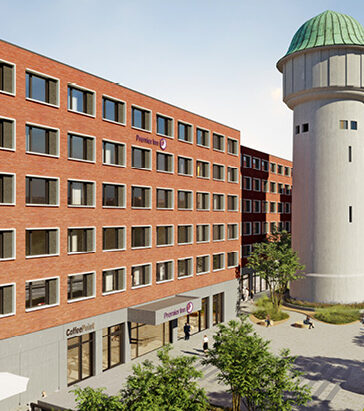 In Karlsruhe starten Projektentwickler TIMONGRUPPE und Betreiber Premier Inn mit dem Richtfest die letzte Bauphase für ein 199-Zimmer Hotel direkt am Hauptbahnhof