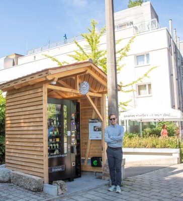 Hotelier Ben Förtsch eröffnet das "Margalädla" für die Anwohner in Erlangen (© Hotel Luise)