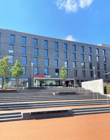 Das neu gebaute IntercityHotel Herford liegt im Zentrum der Stadt und umfasst 135 Gästezimmer im Design von Matteo Thun / Bildquelle: Steigenberger Hotels AG