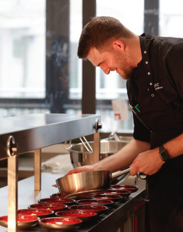 Kreativer Küchenchef im ATLANTIC Hotel Münster: Niklas Hoffmann (Bildquelle: @ATLANTIC Hotel Münster / Franziska Krug)